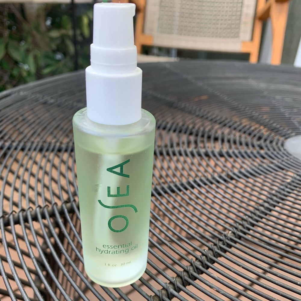 Osea essential hydrating oil
